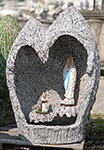 Grotta in cemento colorato per Madonna