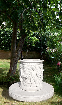 Pozzo quattro stagioni con putti