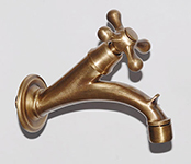 0266 - RUBINETTO CLASSICO IN OTTONE CON PORTASECCHIELLO ( 1/2" )